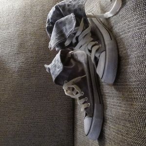 Airwalk high top shoes size 7 in women's light gray